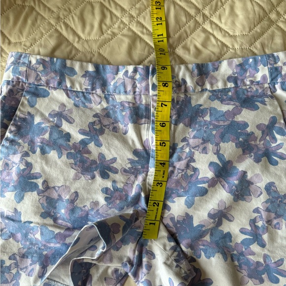 Banana Republic 4 Blue Floral Hampton Chino Shorts - Picture 12 of 13